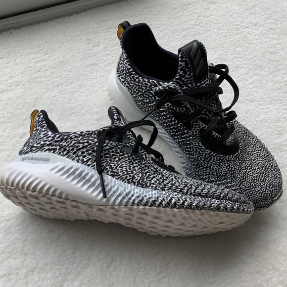 alphabounce black and white